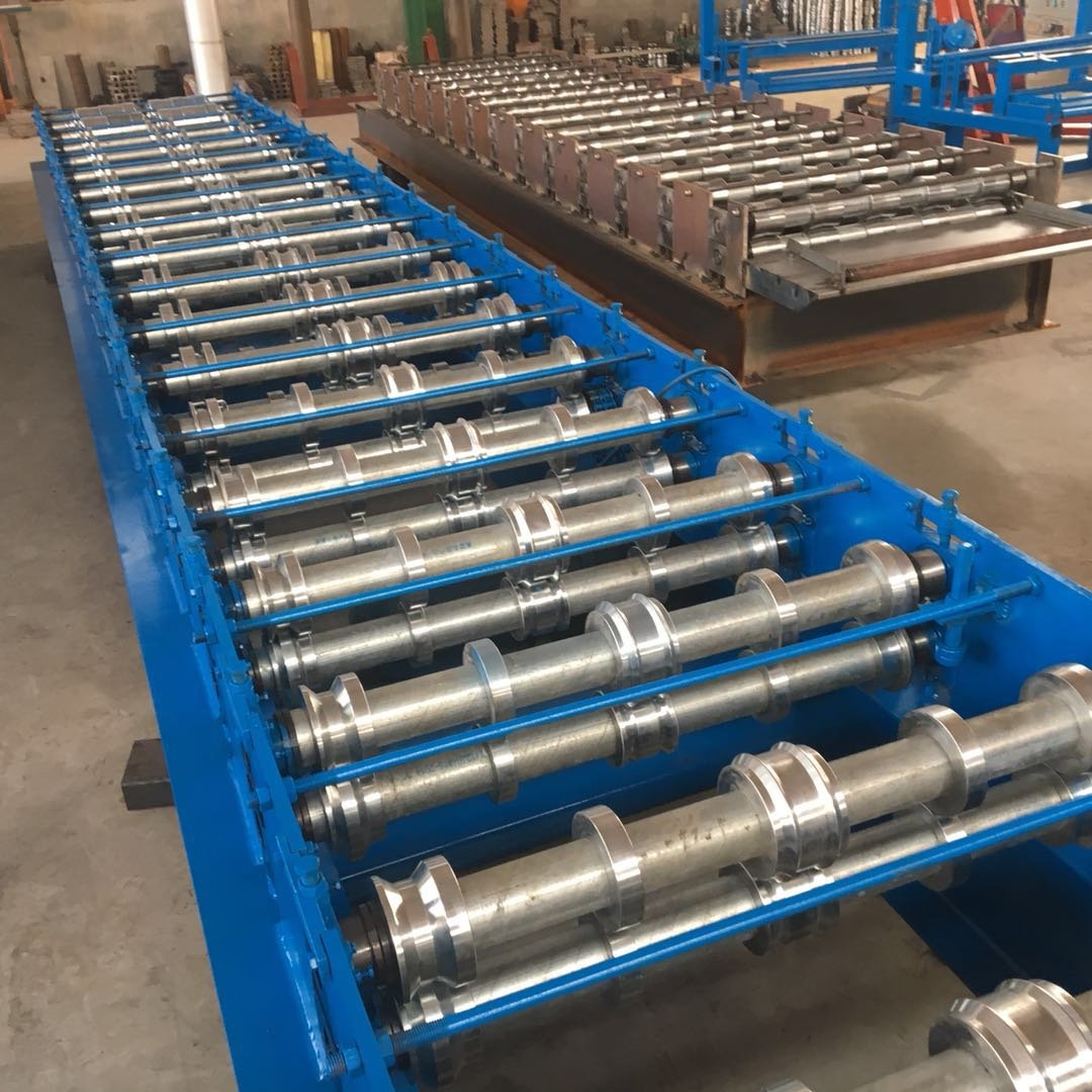 Portable standing seam roll forming machine production