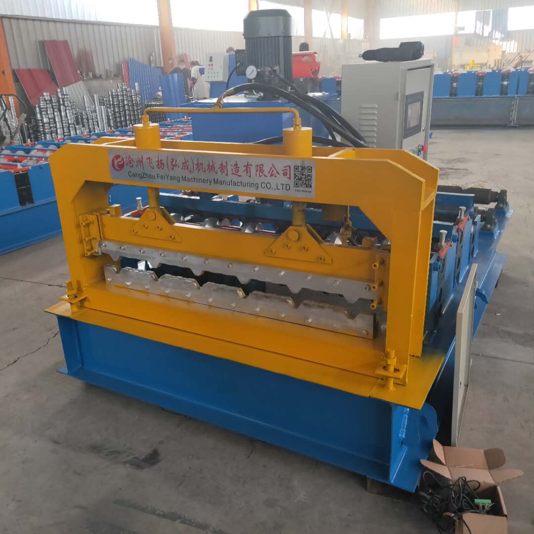 Roof panel crimping automatic machine