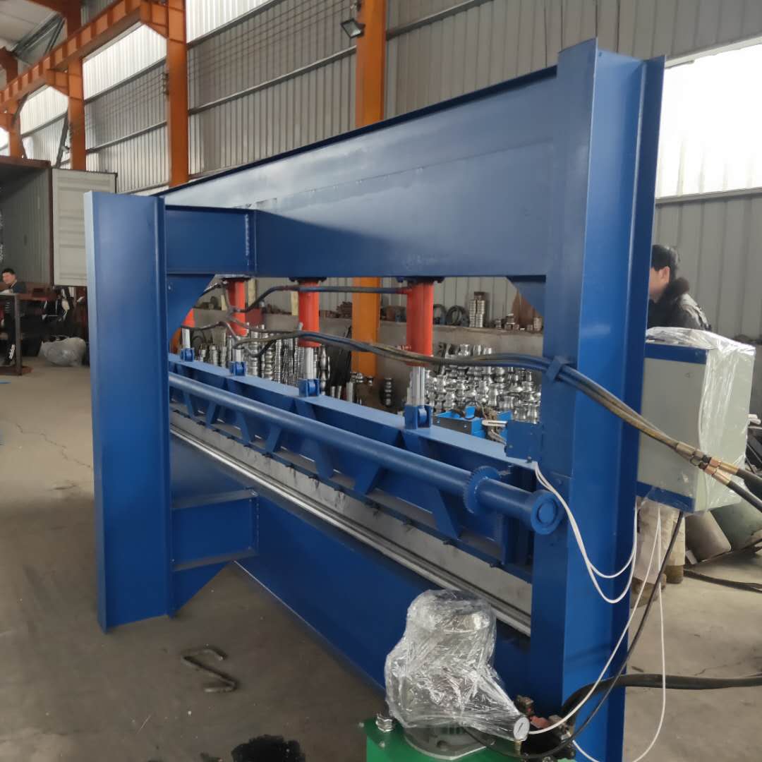 Roofing steel plate bending machine