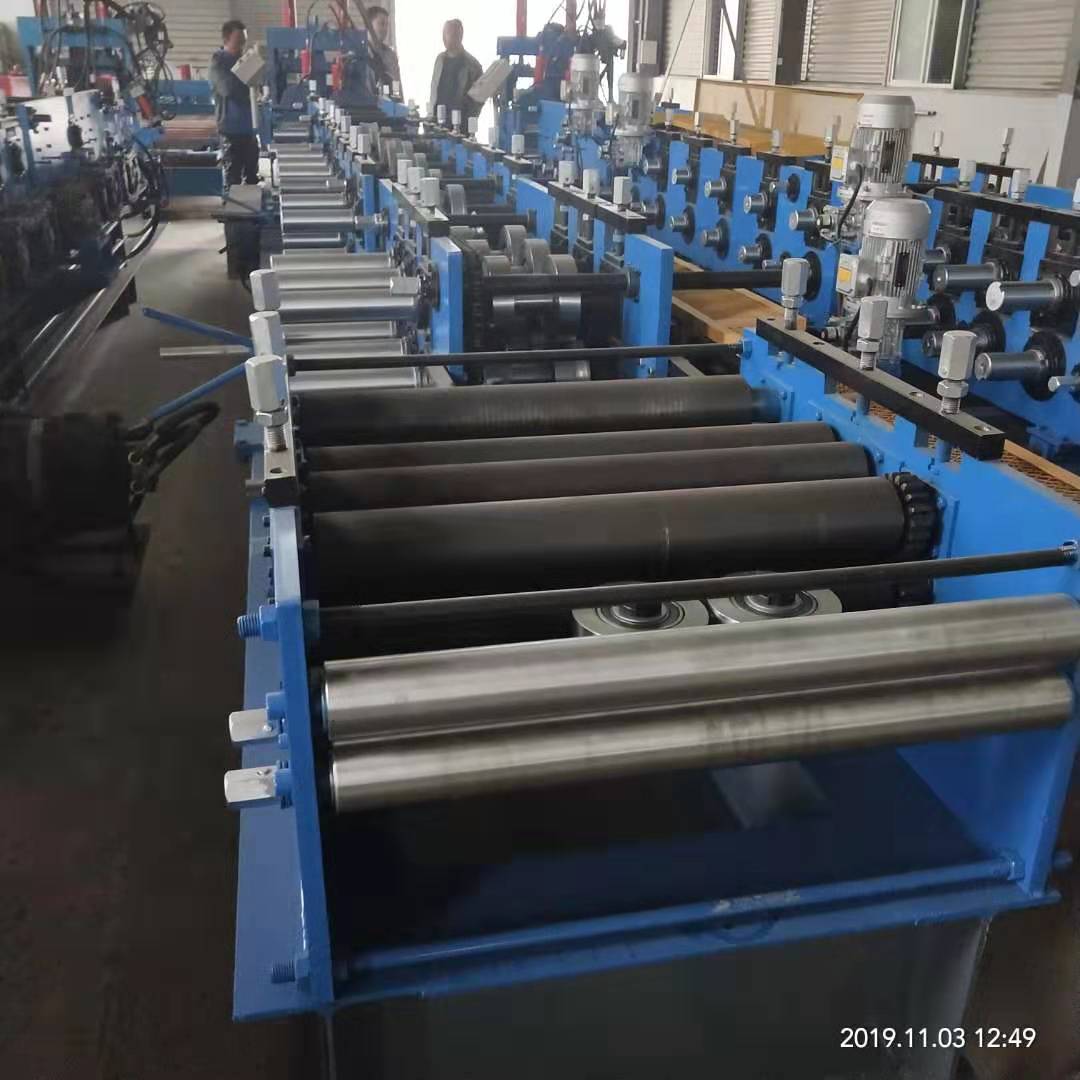 Automatic C quick change size shaped purlin making machine