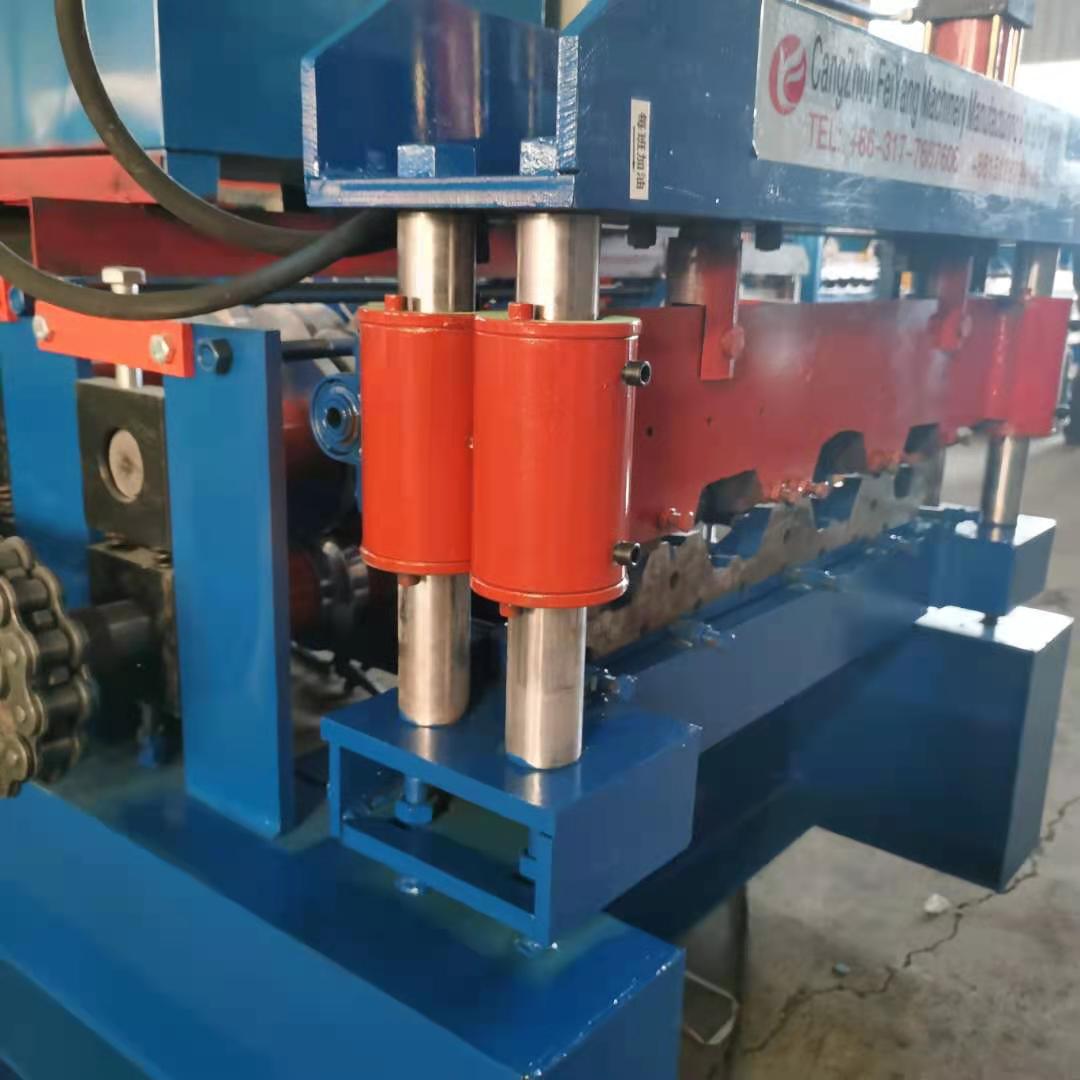 Powerful steel deck roll forming machine