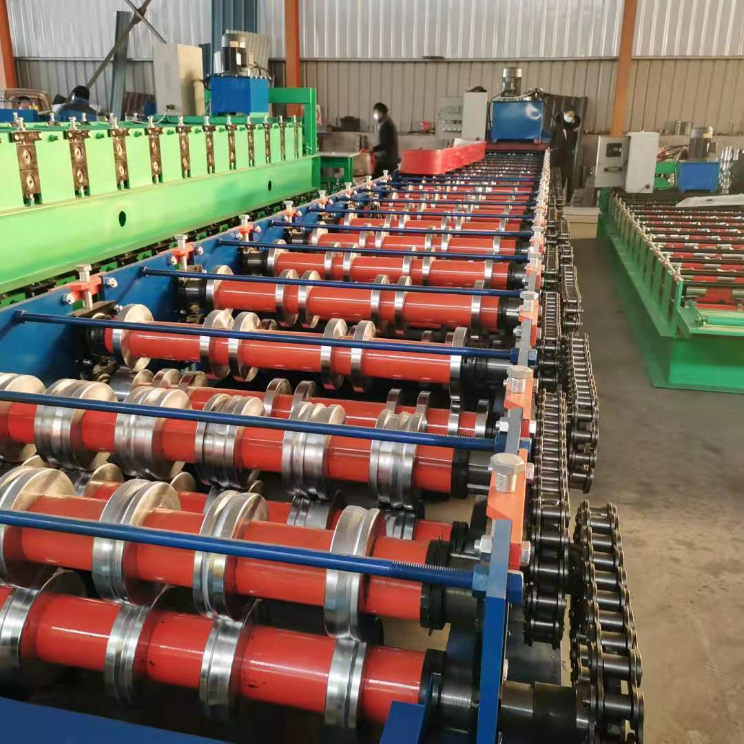 Durable metal deck roll forming machine