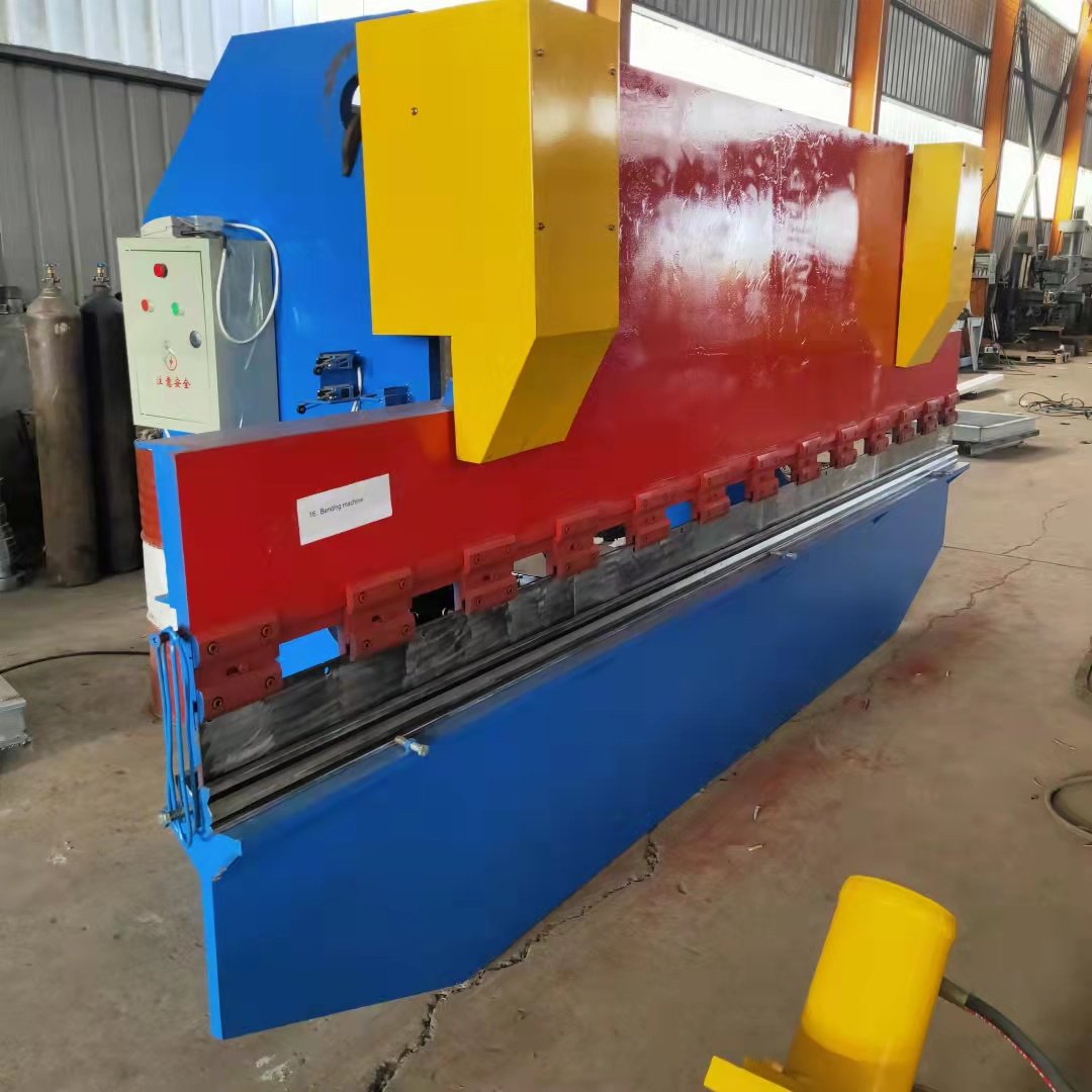 Hydraulic steel sheet bender