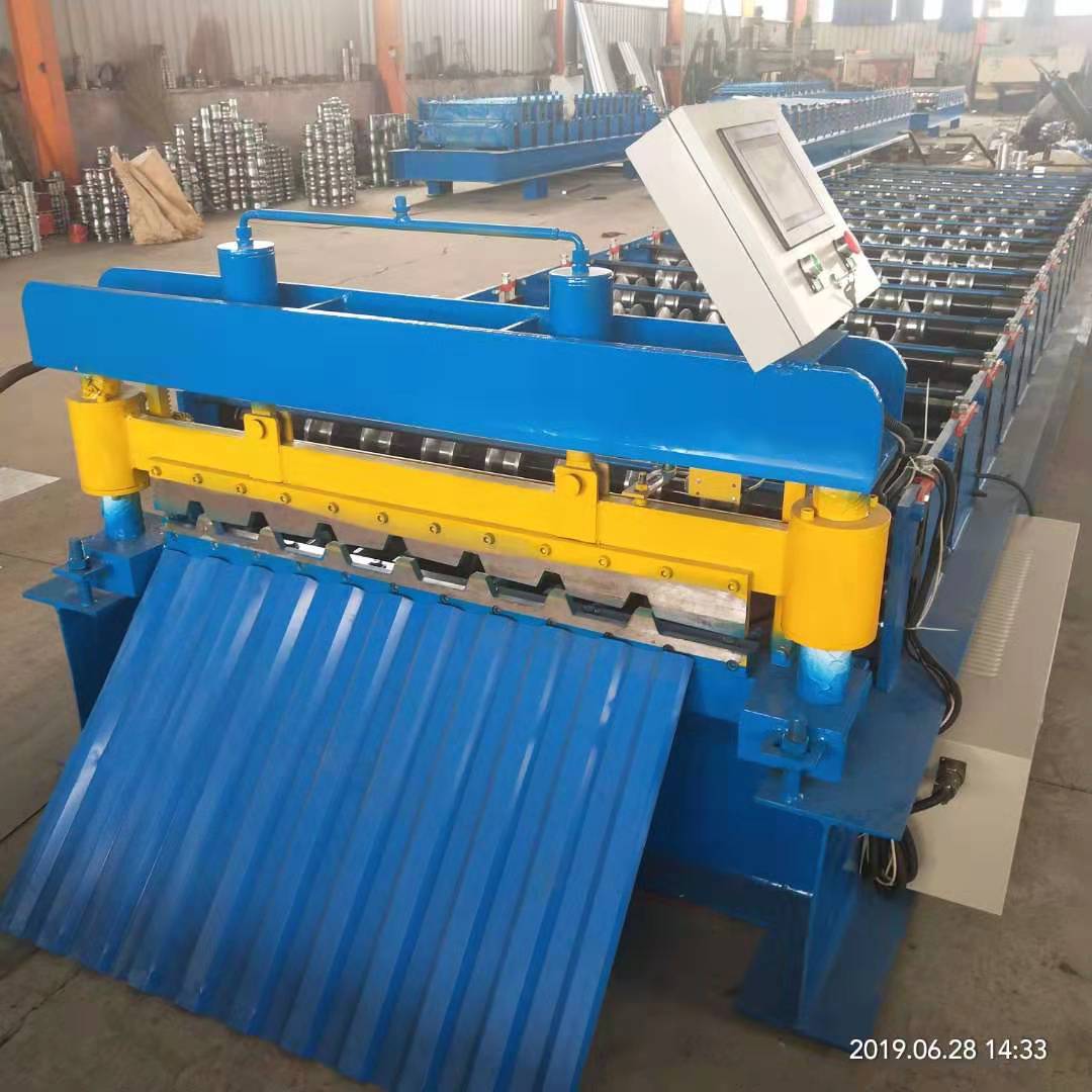 Automatic trapezoidal roof tile machine