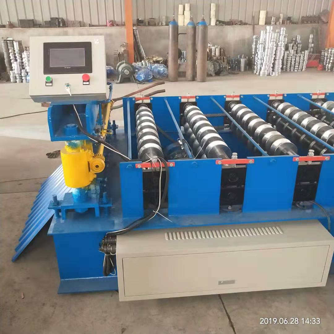 Automatic trapezoidal roofing sheet making machine