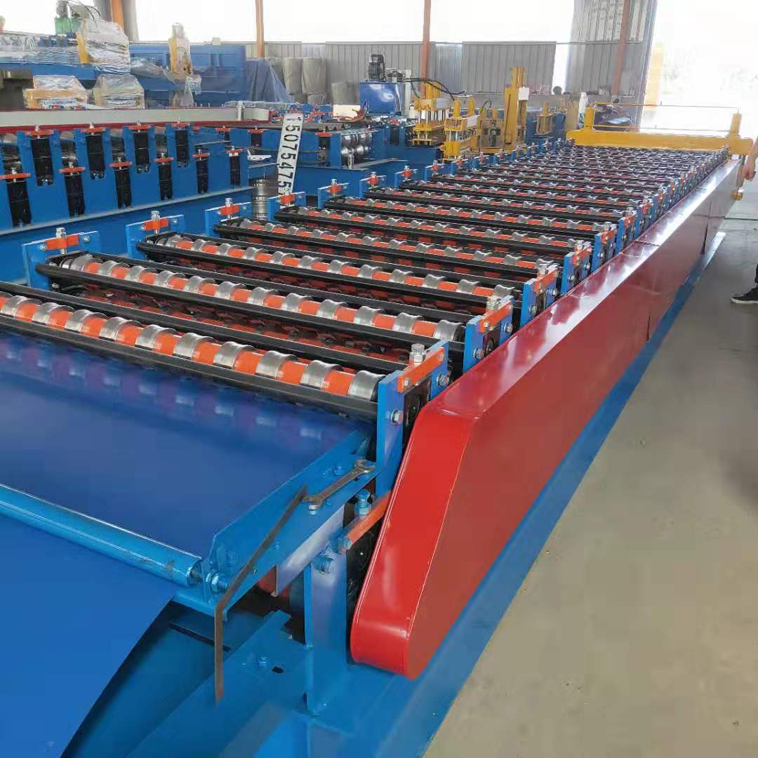 Automatic double layer roofing sheet machine