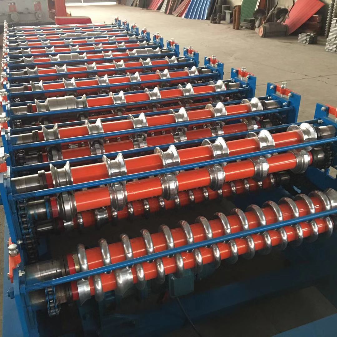 Corrugated roof sheet machine