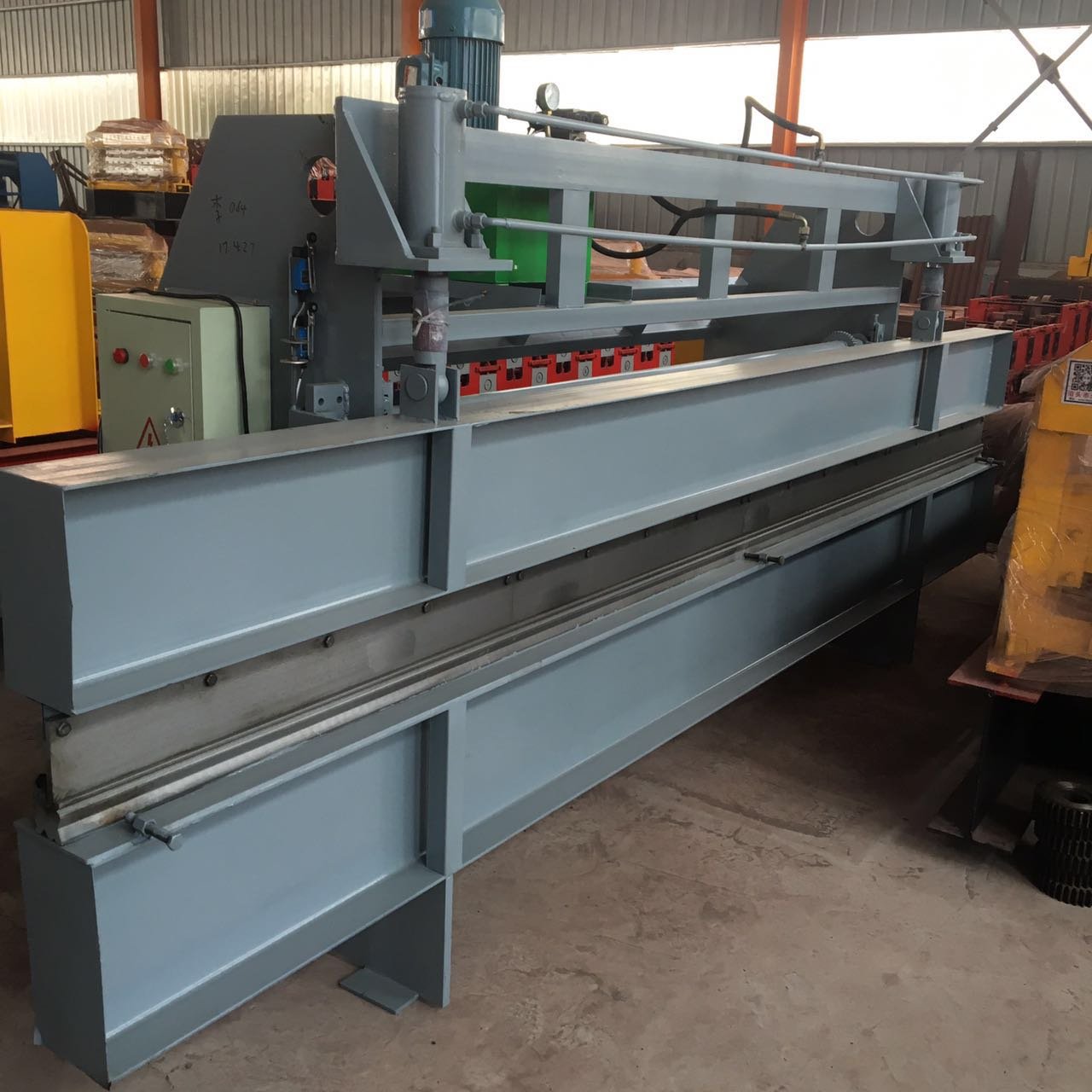 Metal plate sheet bending machine