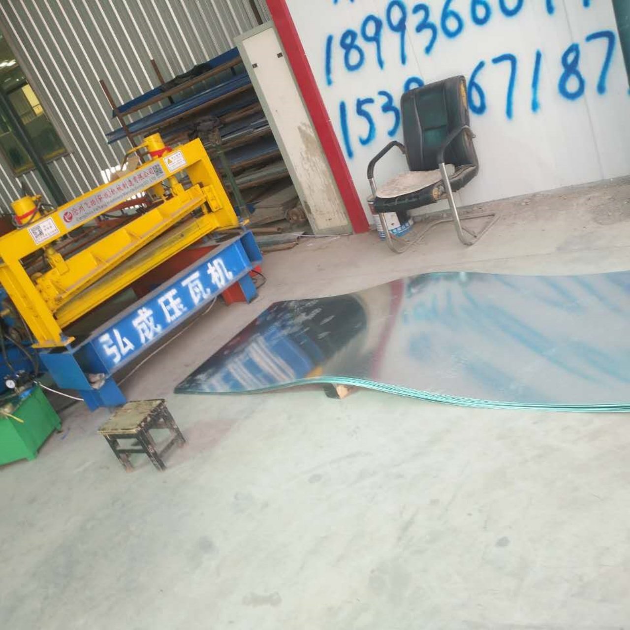 Manual concrete floor leveling machine