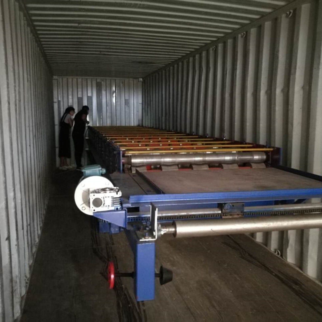 Efficient polyurethane sandwich panel machine