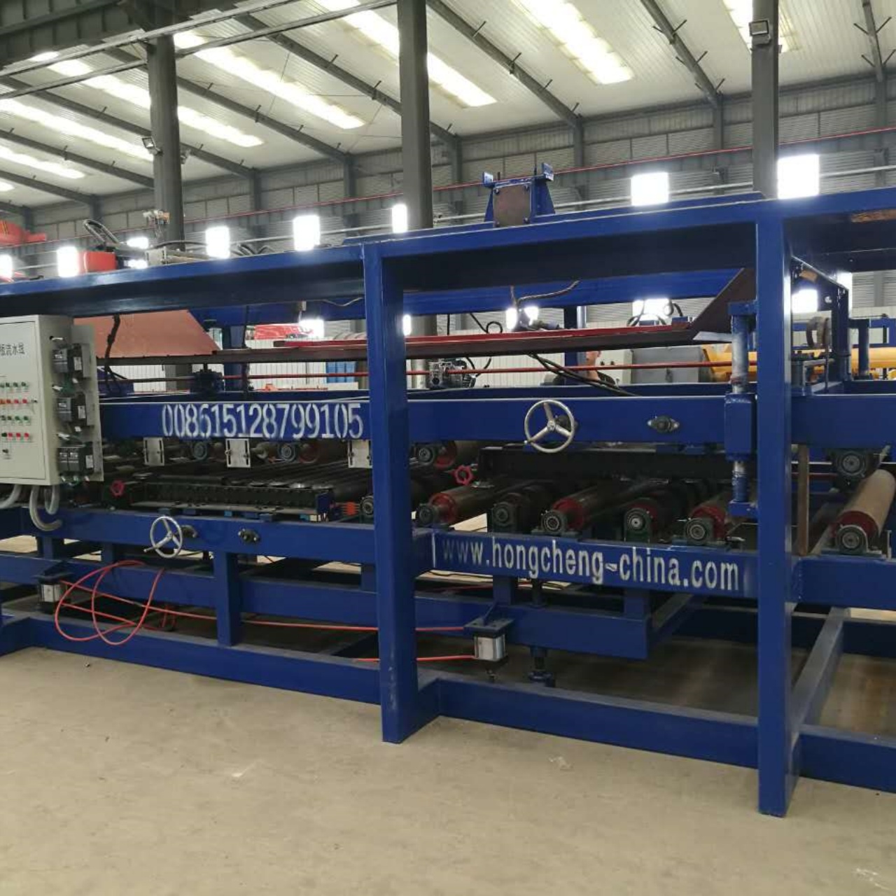 Polyurethane sandwich panel manufacturing line