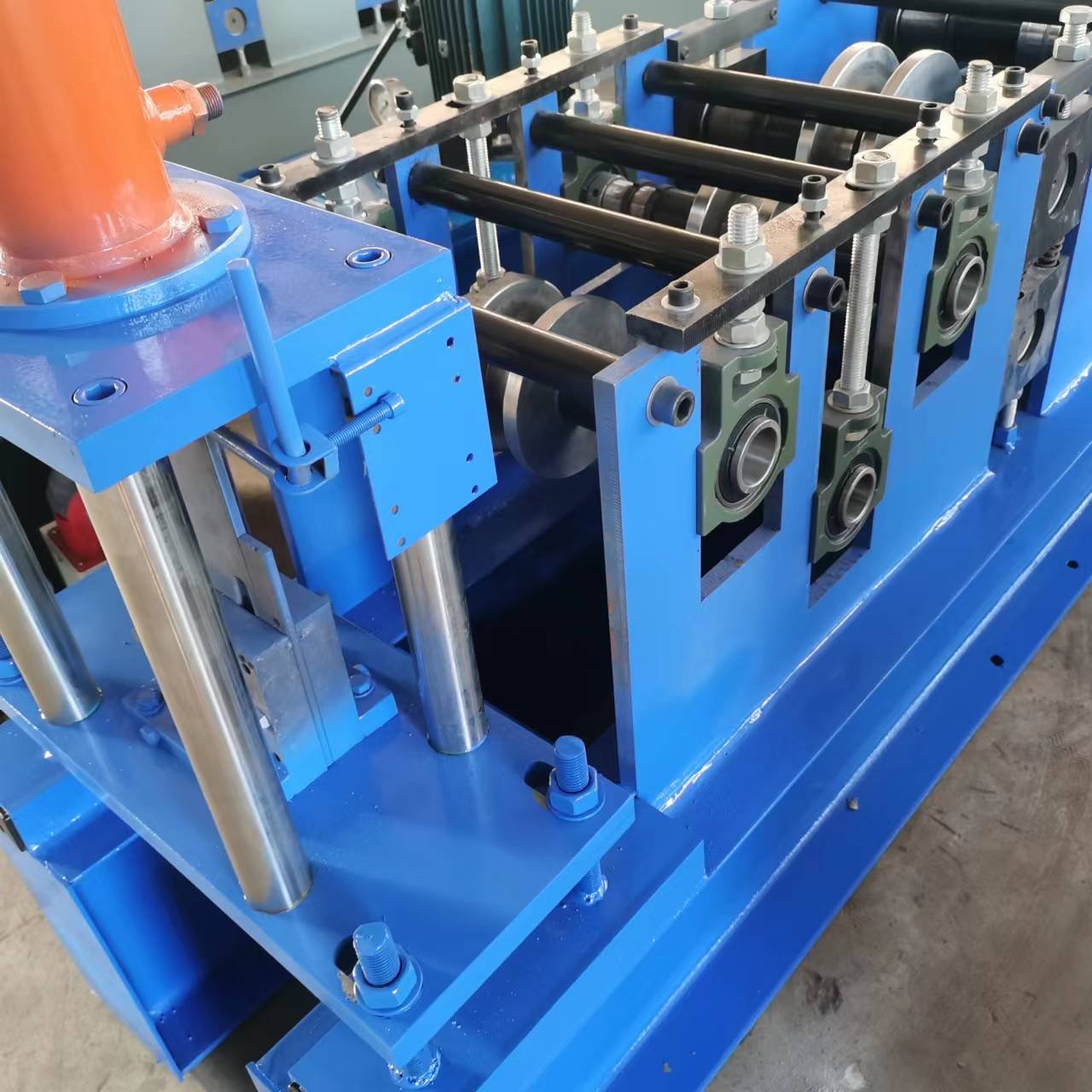 Metal strip shutter door roll forming machine