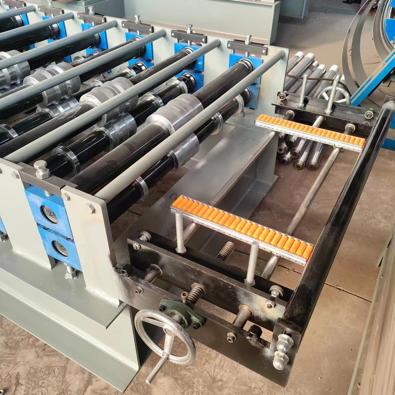 China standing seam roof roll forming machine