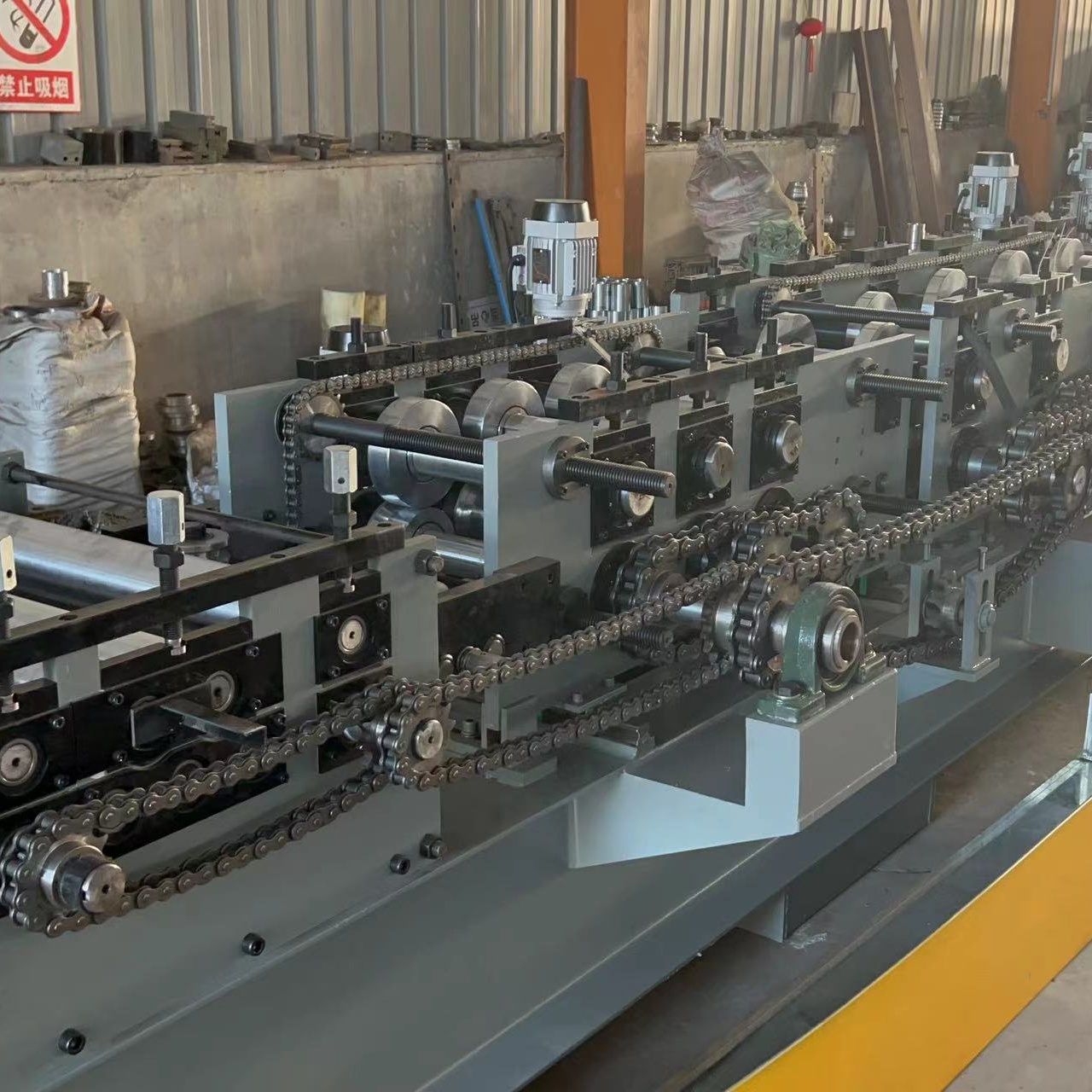 C purlin rolling forming machine with stacker