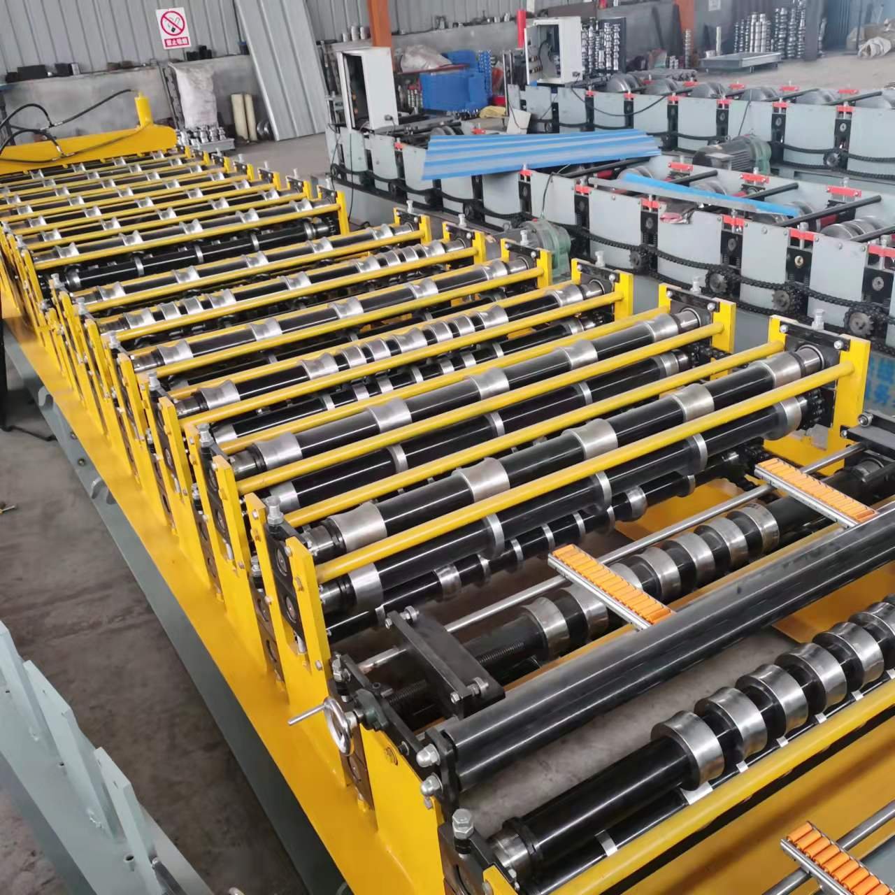 Double deck roll forming machine