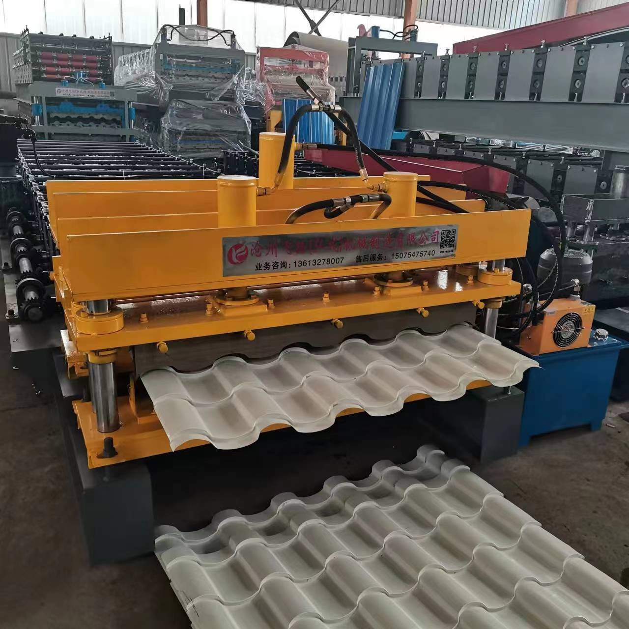 Mold cutting glazed tile rolling machine