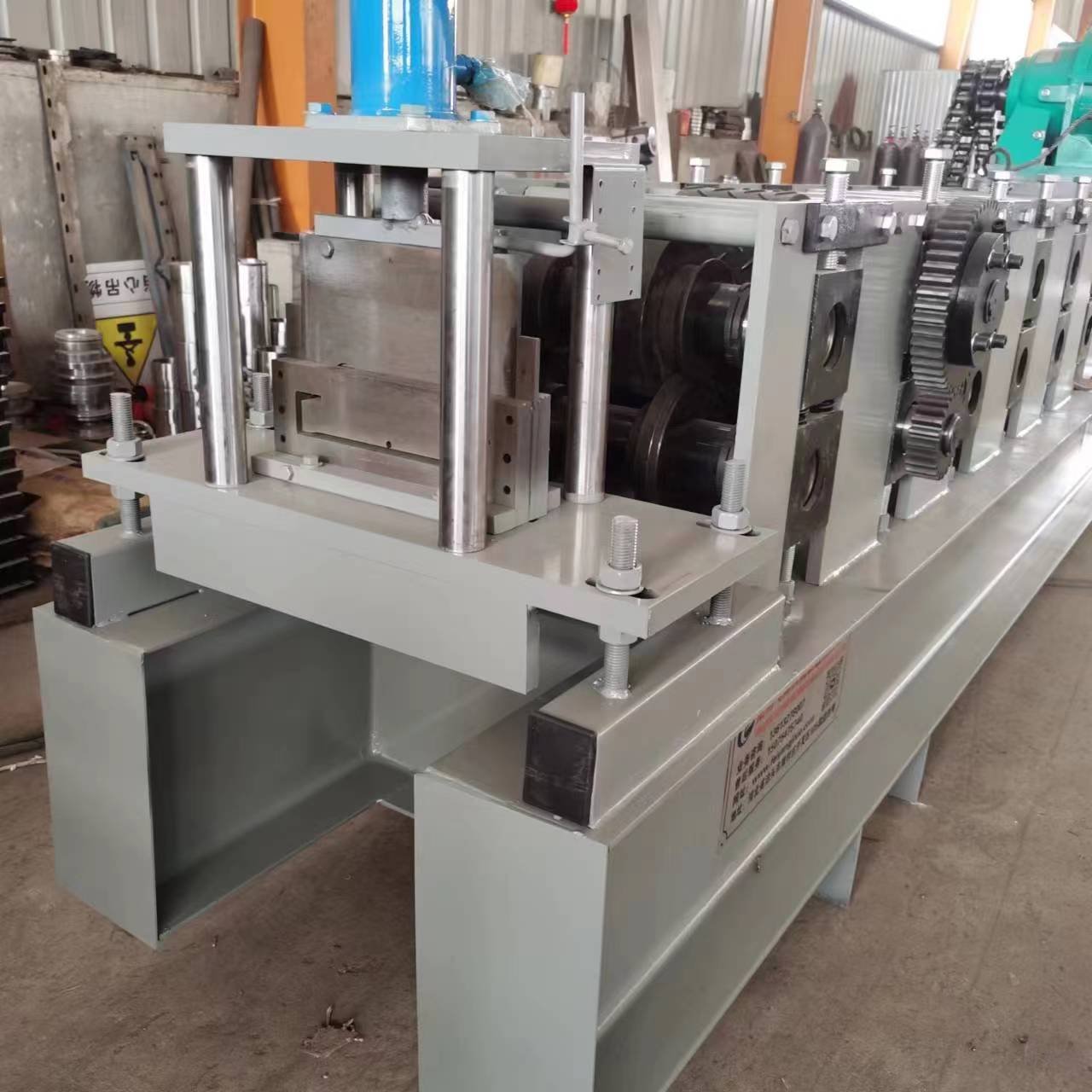 Safe floor deck roll forming machine